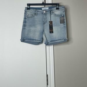 New Celebrity Pink Light Wash denim shorts - size 16